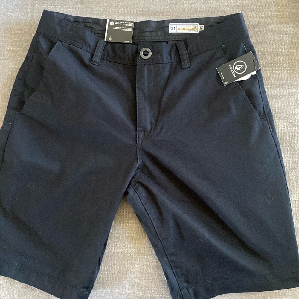 Volcom NWT men’s black shorts